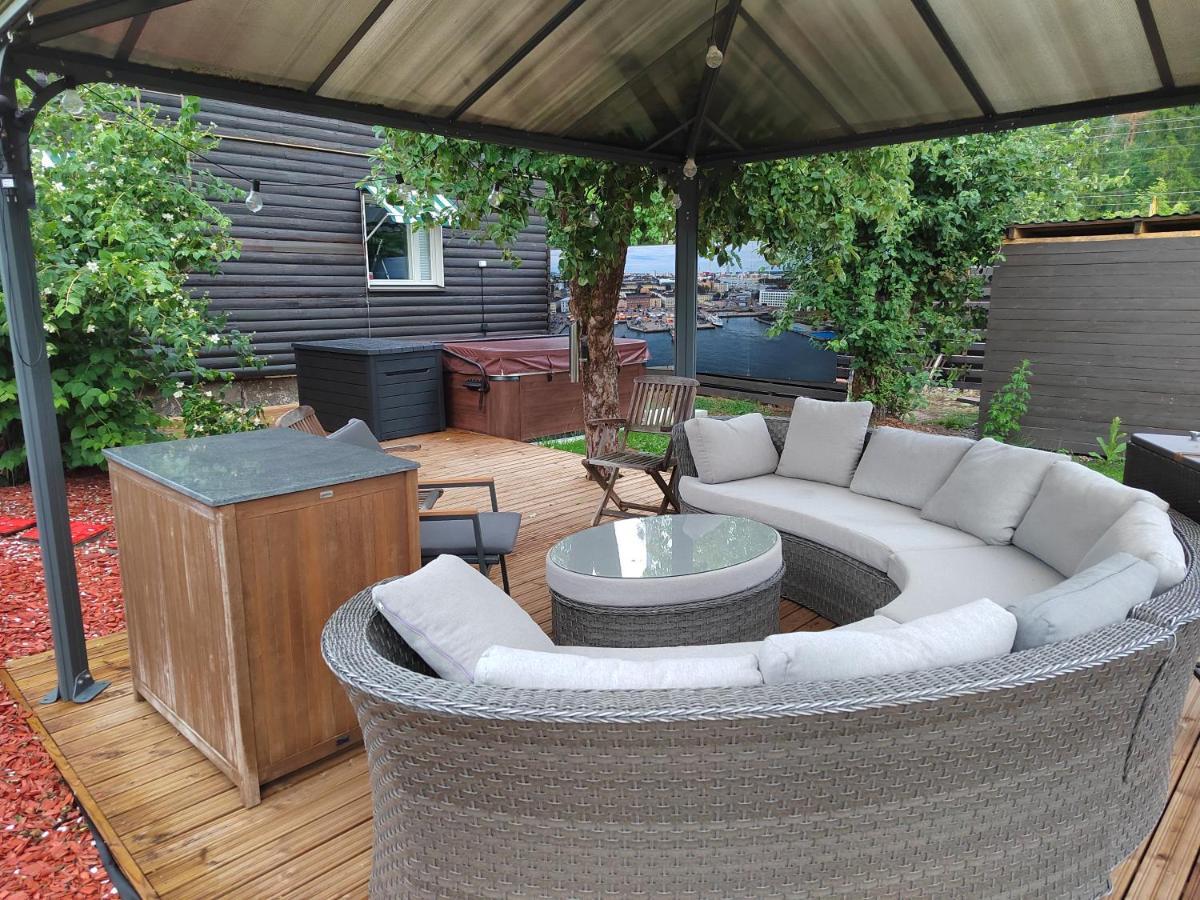 Relax & Recharge - A Unique Suite With A Touch Of Luxury - Hot Tub And Sauna Inspired Decor #Not A Real Sauna# Easy City Access - Direct Train 15 Min To City Helsinki Kültér fotó