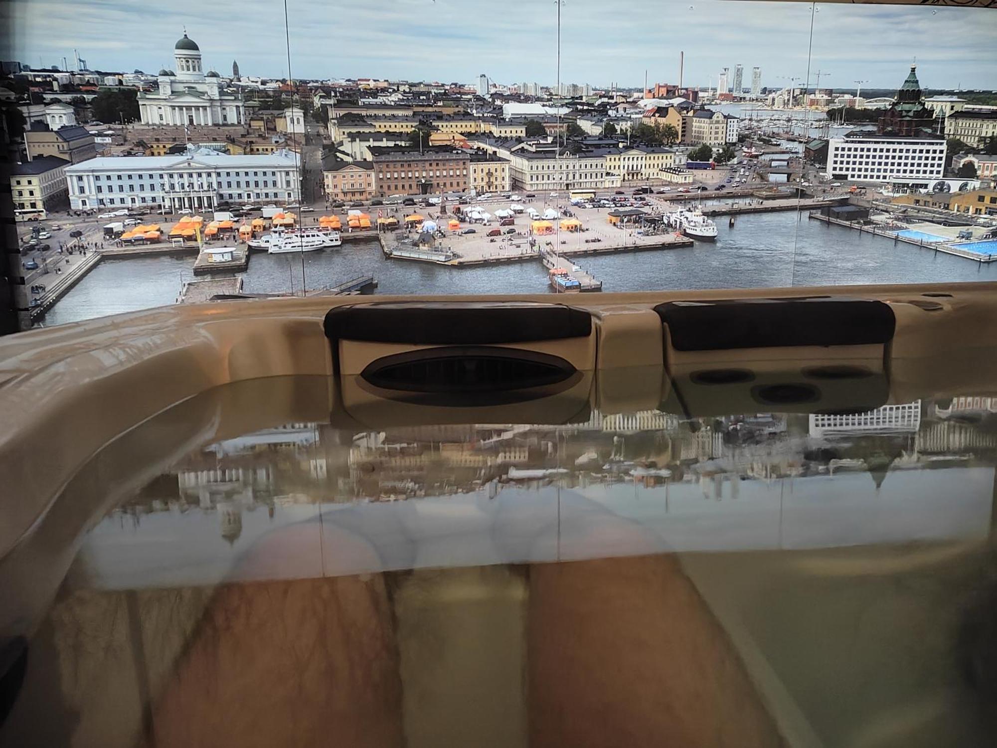 Relax & Recharge - A Unique Suite With A Touch Of Luxury - Hot Tub And Sauna Inspired Decor #Not A Real Sauna# Easy City Access - Direct Train 15 Min To City Helsinki Kültér fotó