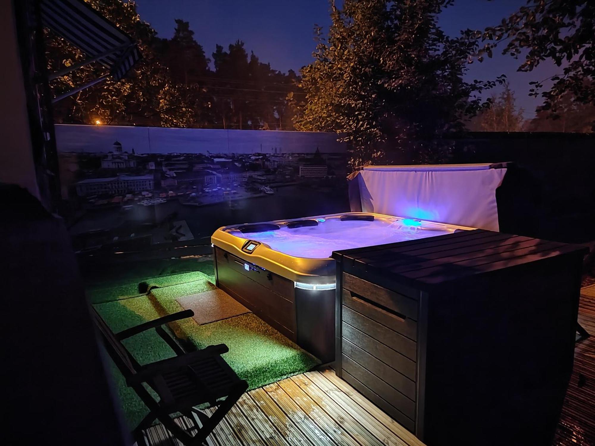 Relax & Recharge - A Unique Suite With A Touch Of Luxury - Hot Tub And Sauna Inspired Decor #Not A Real Sauna# Easy City Access - Direct Train 15 Min To City Helsinki Kültér fotó