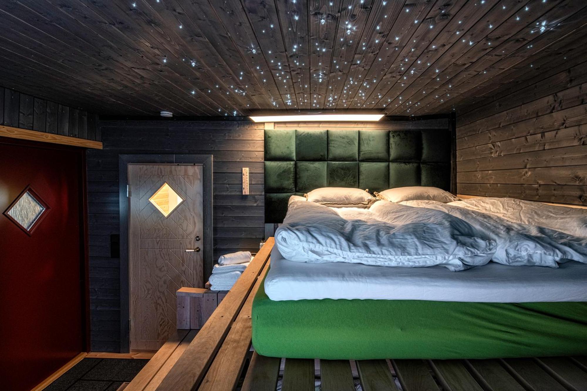 Relax & Recharge - A Unique Suite With A Touch Of Luxury - Hot Tub And Sauna Inspired Decor #Not A Real Sauna# Easy City Access - Direct Train 15 Min To City Helsinki Kültér fotó