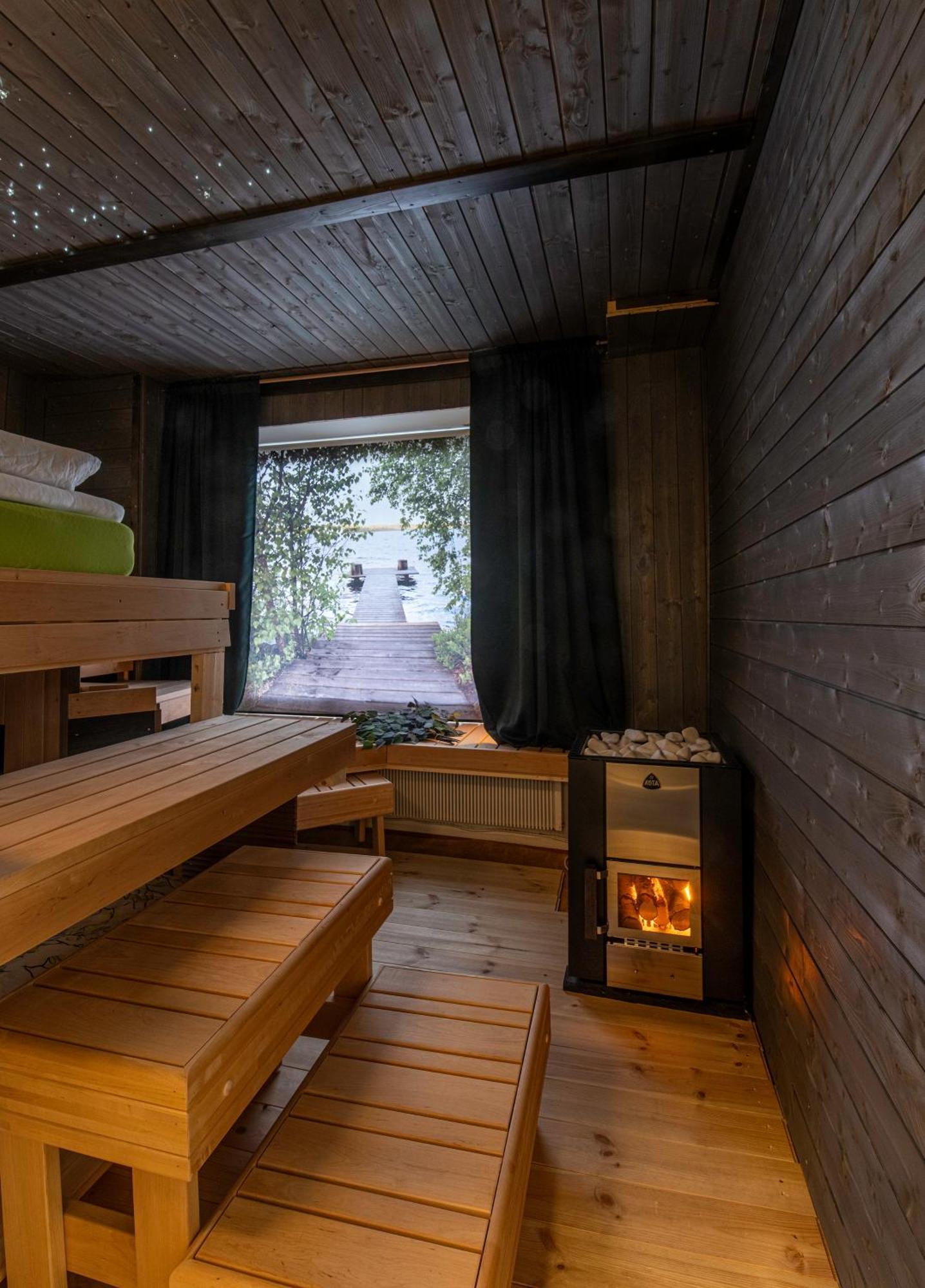 Relax & Recharge - A Unique Suite With A Touch Of Luxury - Hot Tub And Sauna Inspired Decor #Not A Real Sauna# Easy City Access - Direct Train 15 Min To City Helsinki Kültér fotó