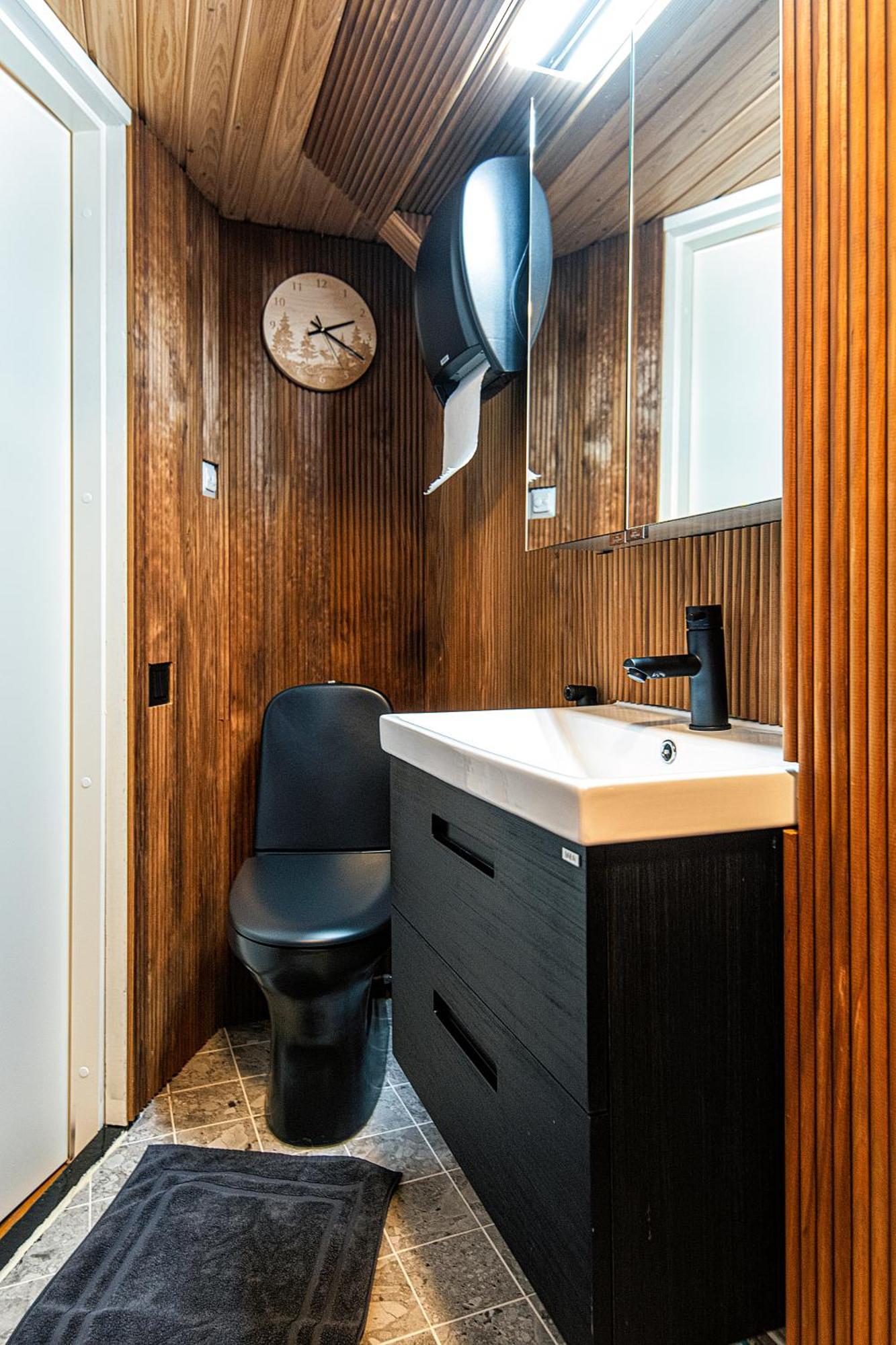 Relax & Recharge - A Unique Suite With A Touch Of Luxury - Hot Tub And Sauna Inspired Decor #Not A Real Sauna# Easy City Access - Direct Train 15 Min To City Helsinki Kültér fotó