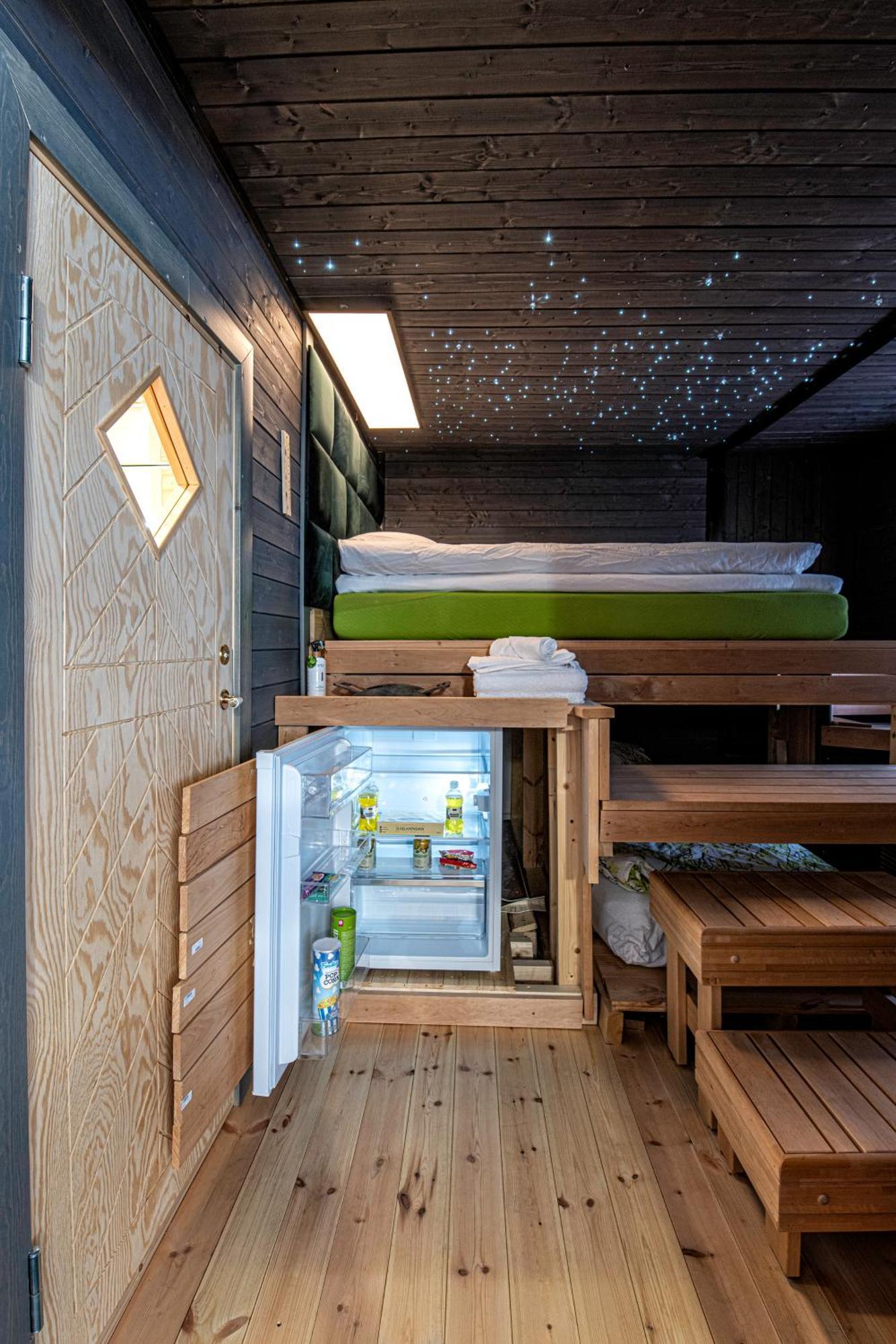 Relax & Recharge - A Unique Suite With A Touch Of Luxury - Hot Tub And Sauna Inspired Decor #Not A Real Sauna# Easy City Access - Direct Train 15 Min To City Helsinki Kültér fotó